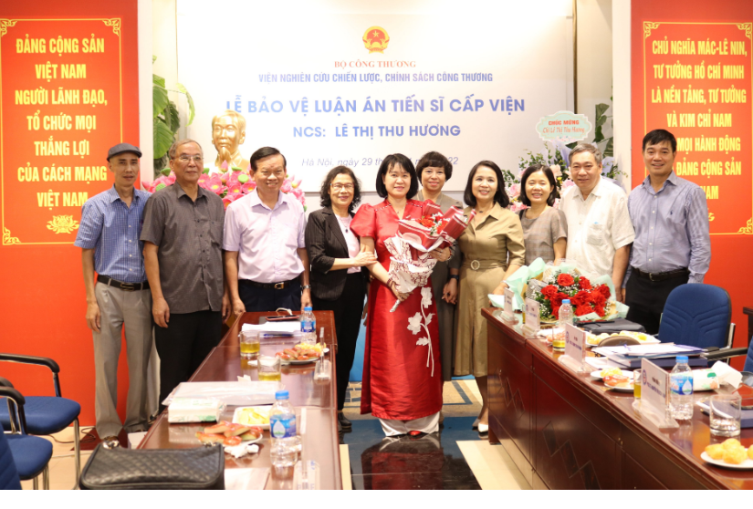Lễ bảo vệ luận án Tiến sỹ cấp Viện của NCS. Lê Thị Thu Hương